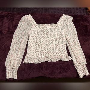 NWOT Beautiful Floral Top - Small